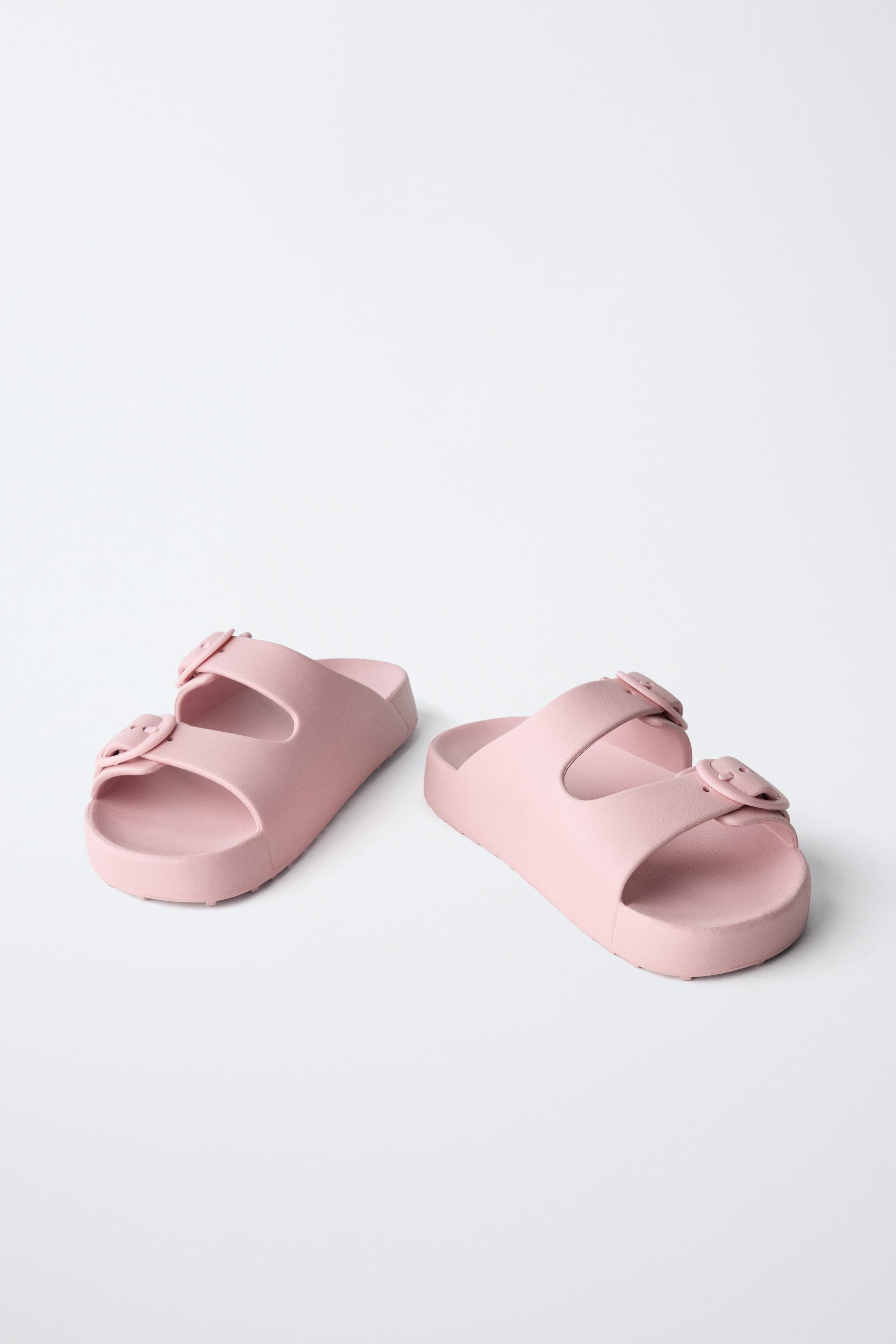 RUBBERIZED BUCKLED SANDALS